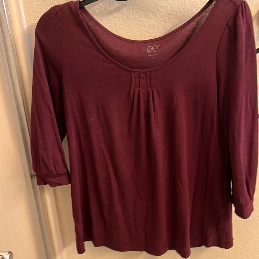 Lightweight three-quarter length sleeve top